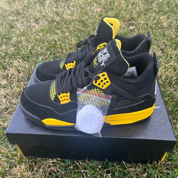 Air Jordan 4 Retro Thunder - Picture 1 of 5